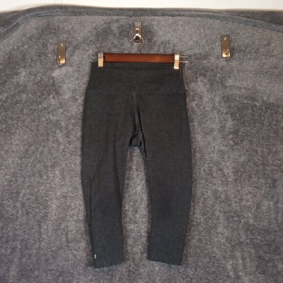 NOBULL Gray Leggings Stretchy Cropped Gym Runing - Picture 3 of 9